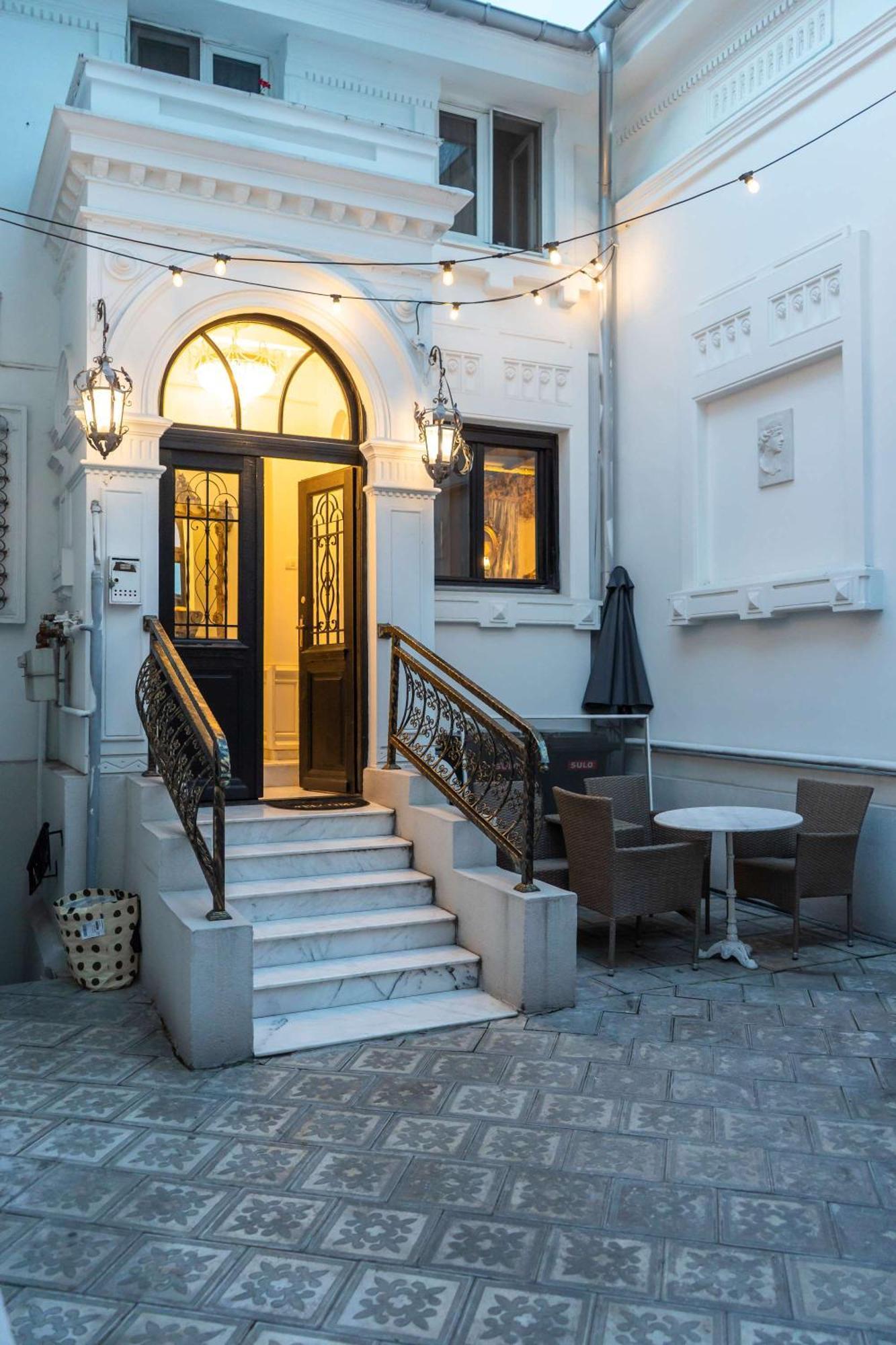 Conacul Coroanei Luxury Boutique Hotel Bucharest Exterior photo