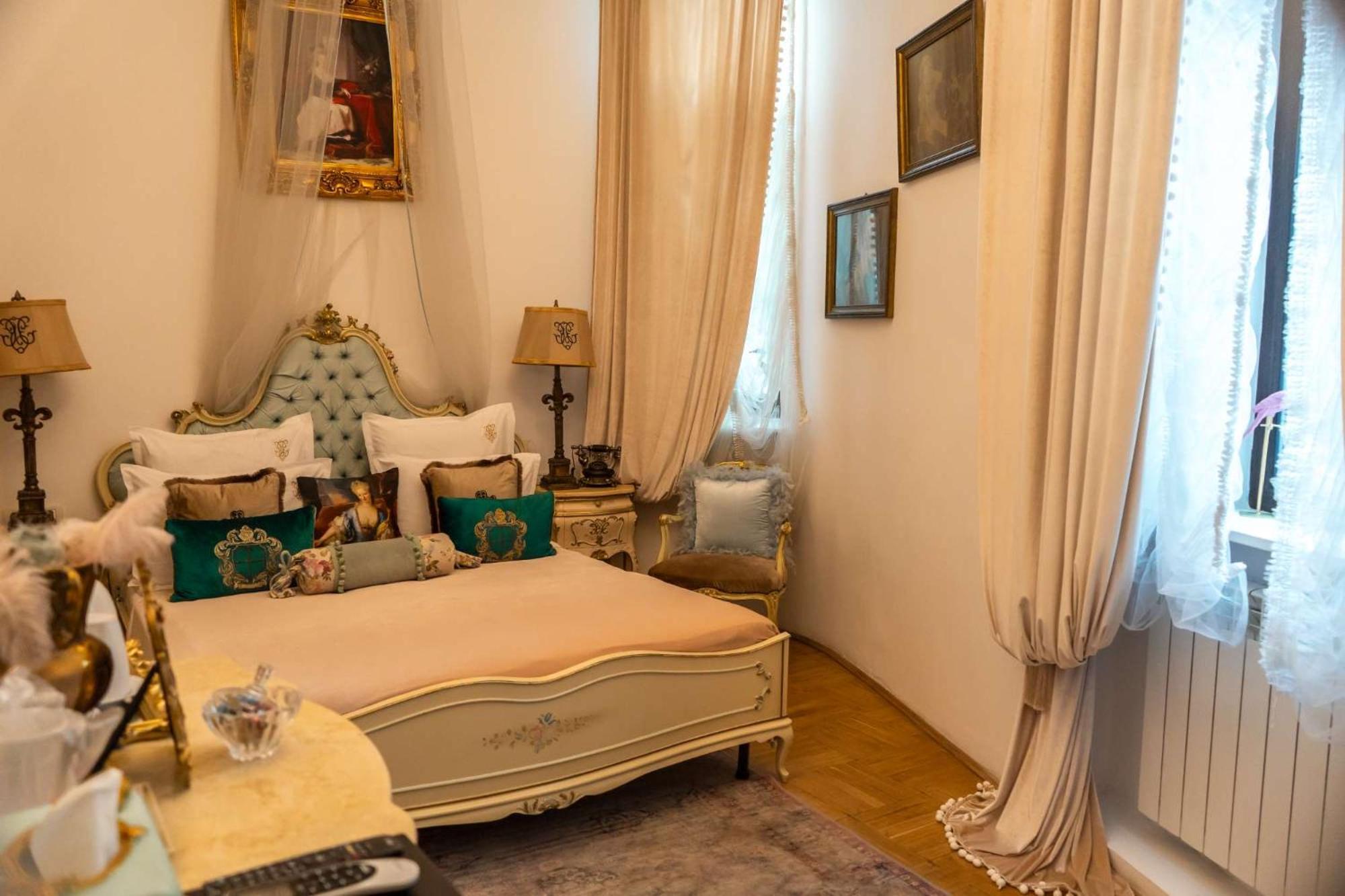 Conacul Coroanei Luxury Boutique Hotel Bucharest Exterior photo