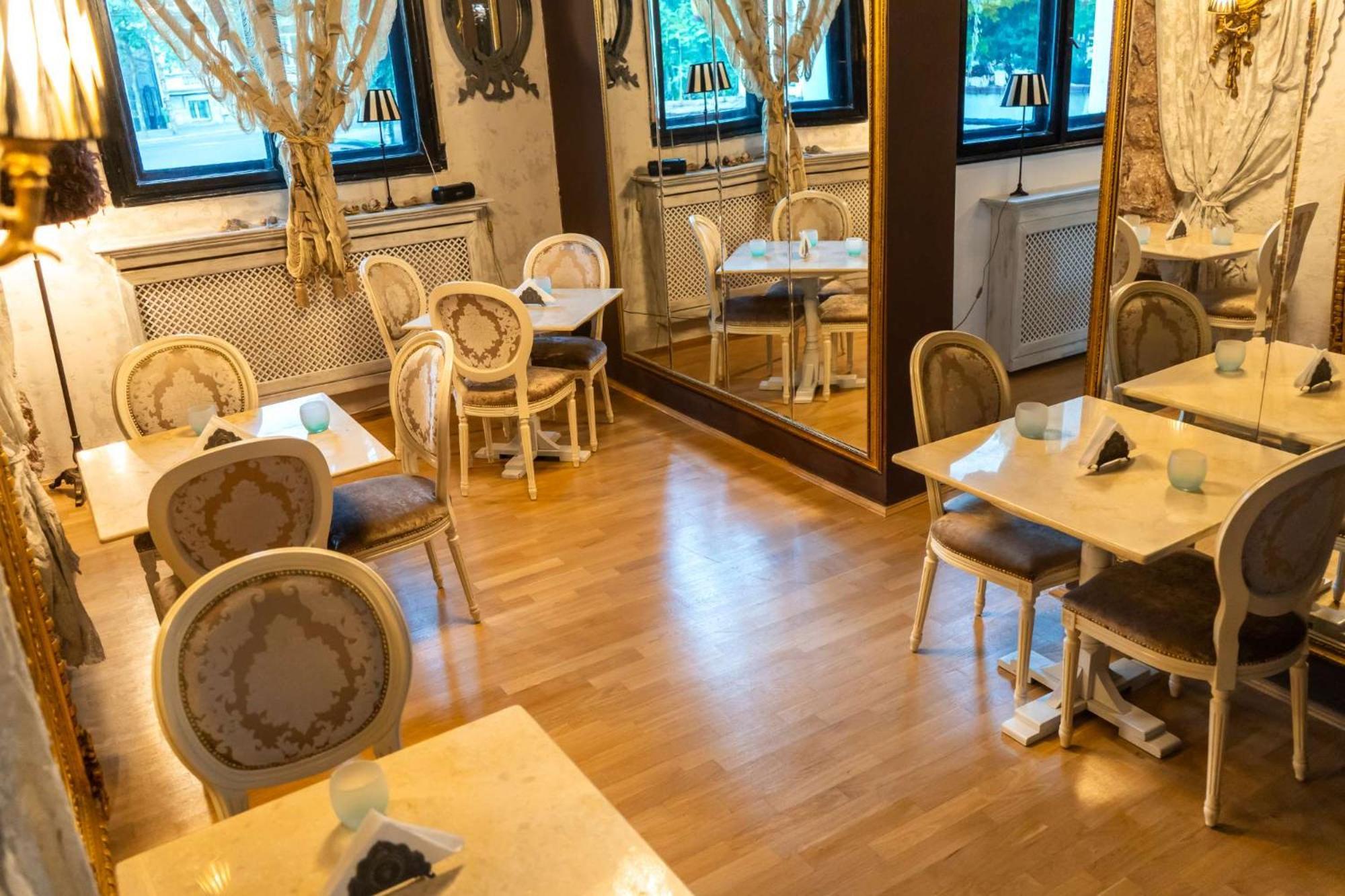 Conacul Coroanei Luxury Boutique Hotel Bucharest Exterior photo